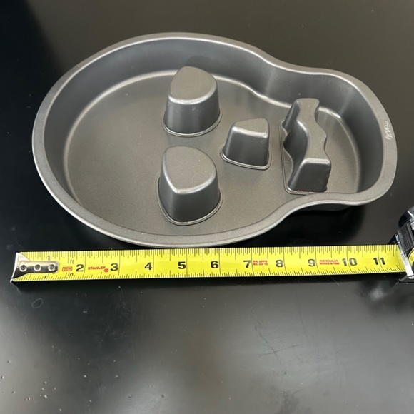 Wilton Halloween Skull Cake Pan. NWOT - Picture 3 of 6